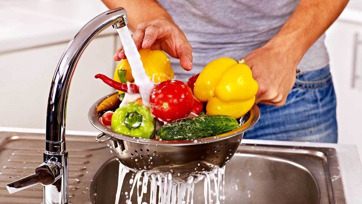Lave as verduras para evitar a infestación de parasitos